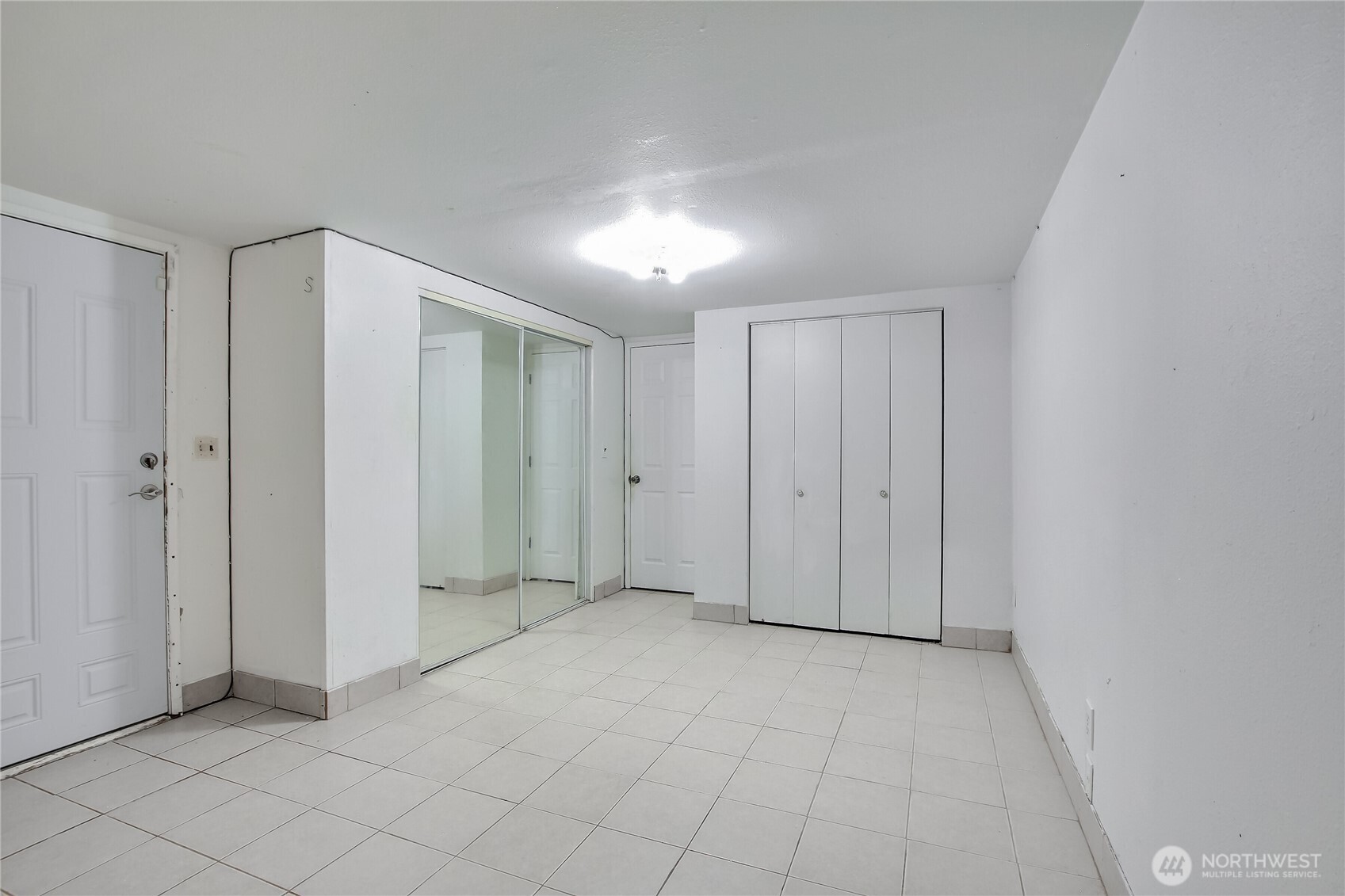 201 E Beech Street Property Photo 17