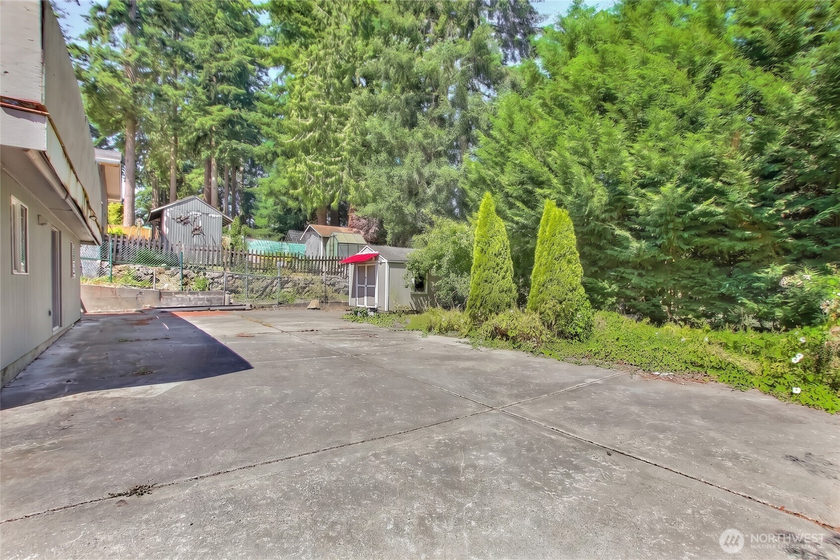 201 E Beech Street Property Photo 22