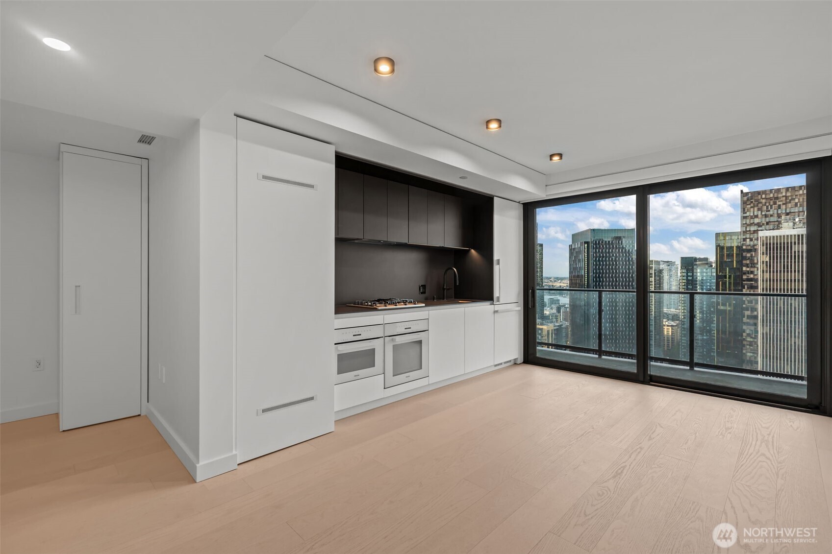 300 Virginia Street 3103 Property Photo 2