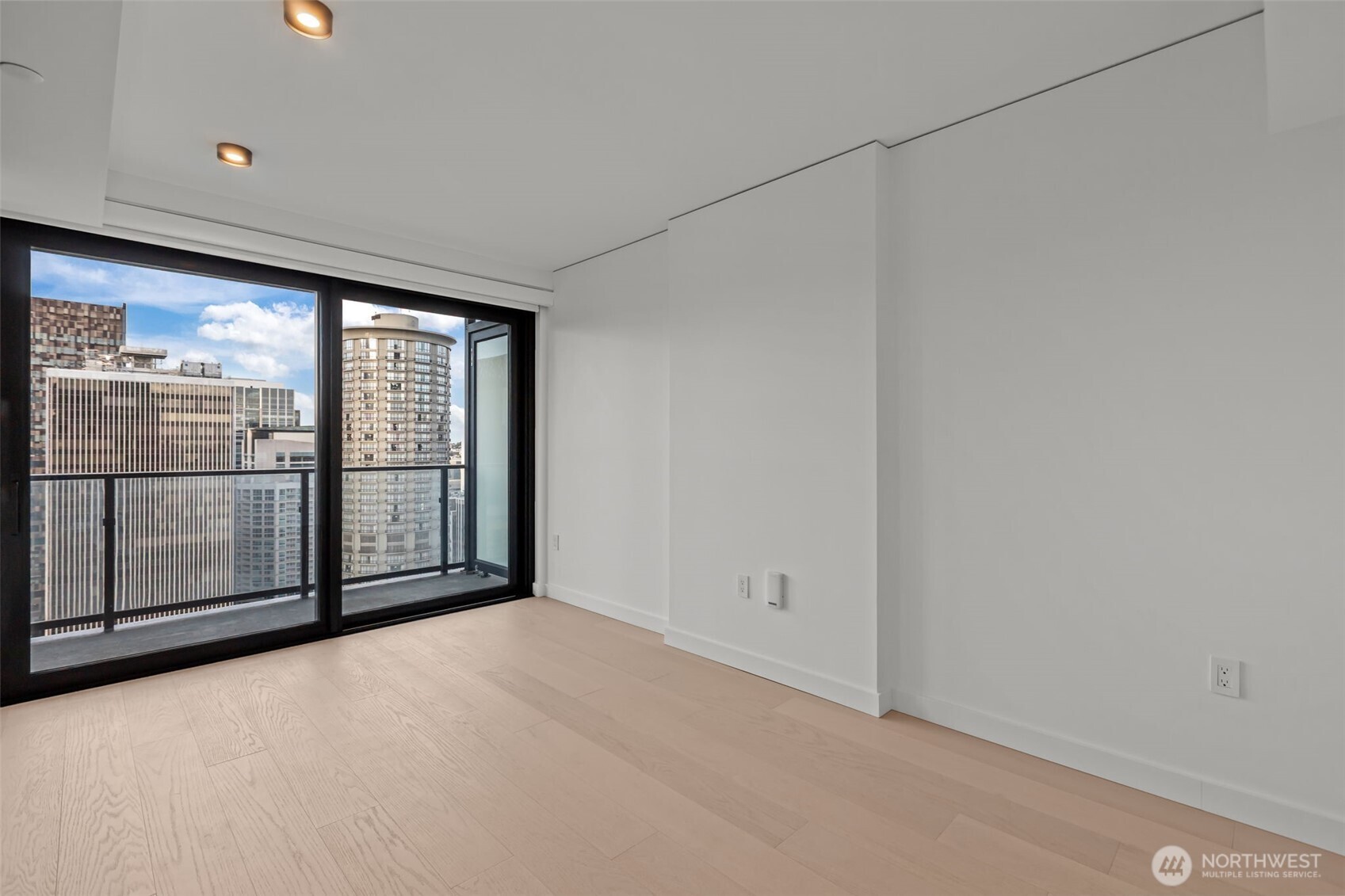 300 Virginia Street 3103 Property Photo 4