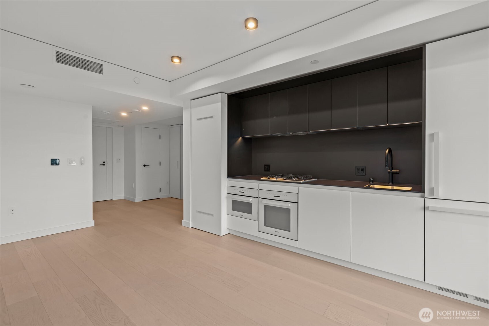 300 Virginia Street 3103 Property Photo 6