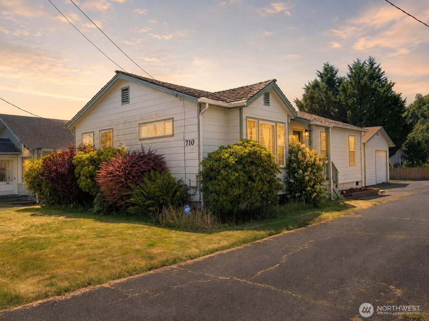 710 Perry Avenue Property Photo 1