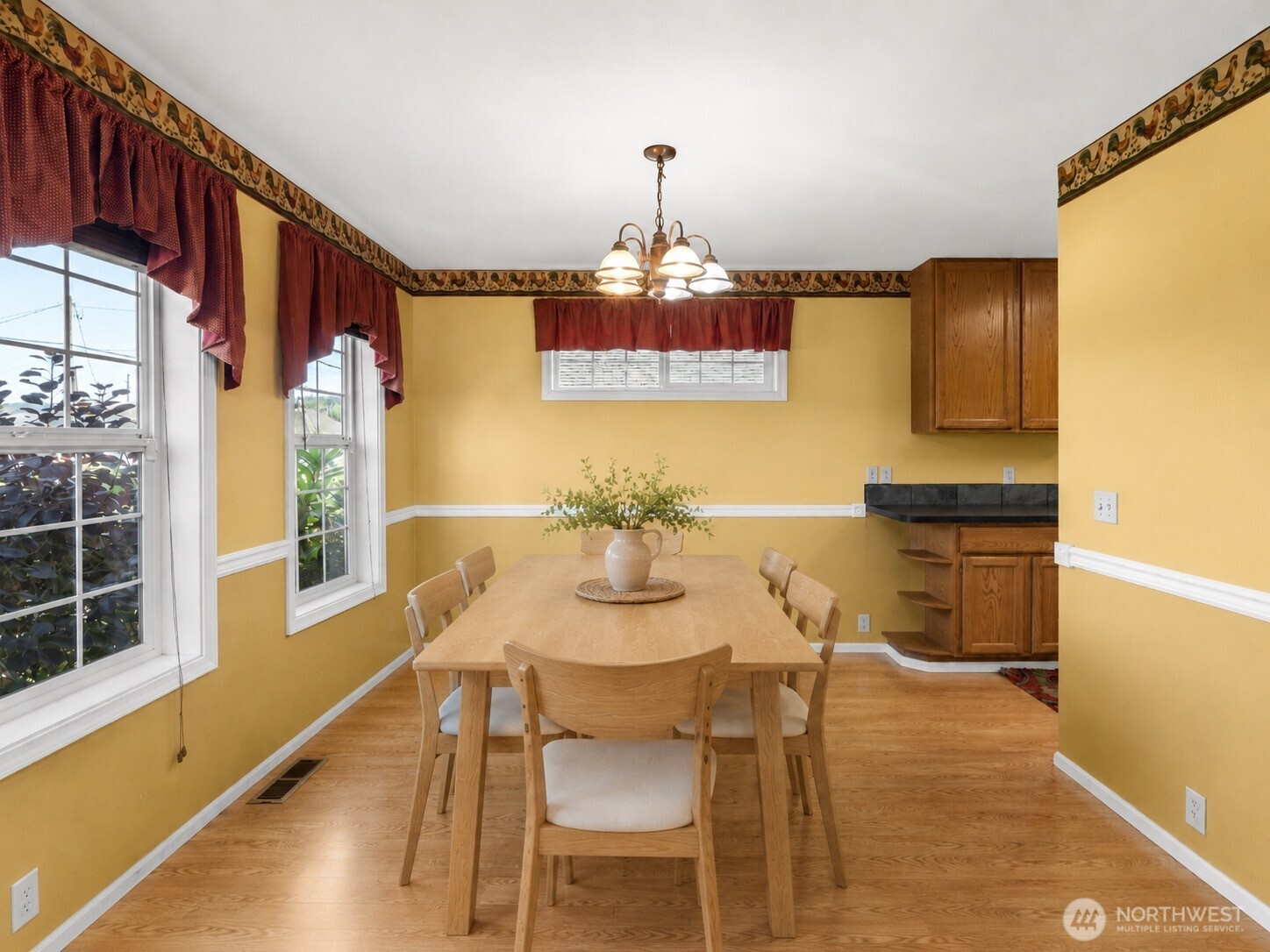 710 Perry Avenue Property Photo 6