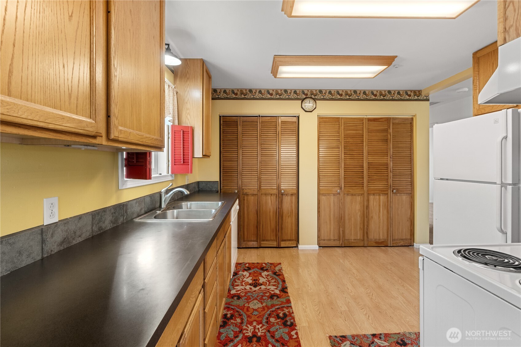 710 Perry Avenue Property Photo 8