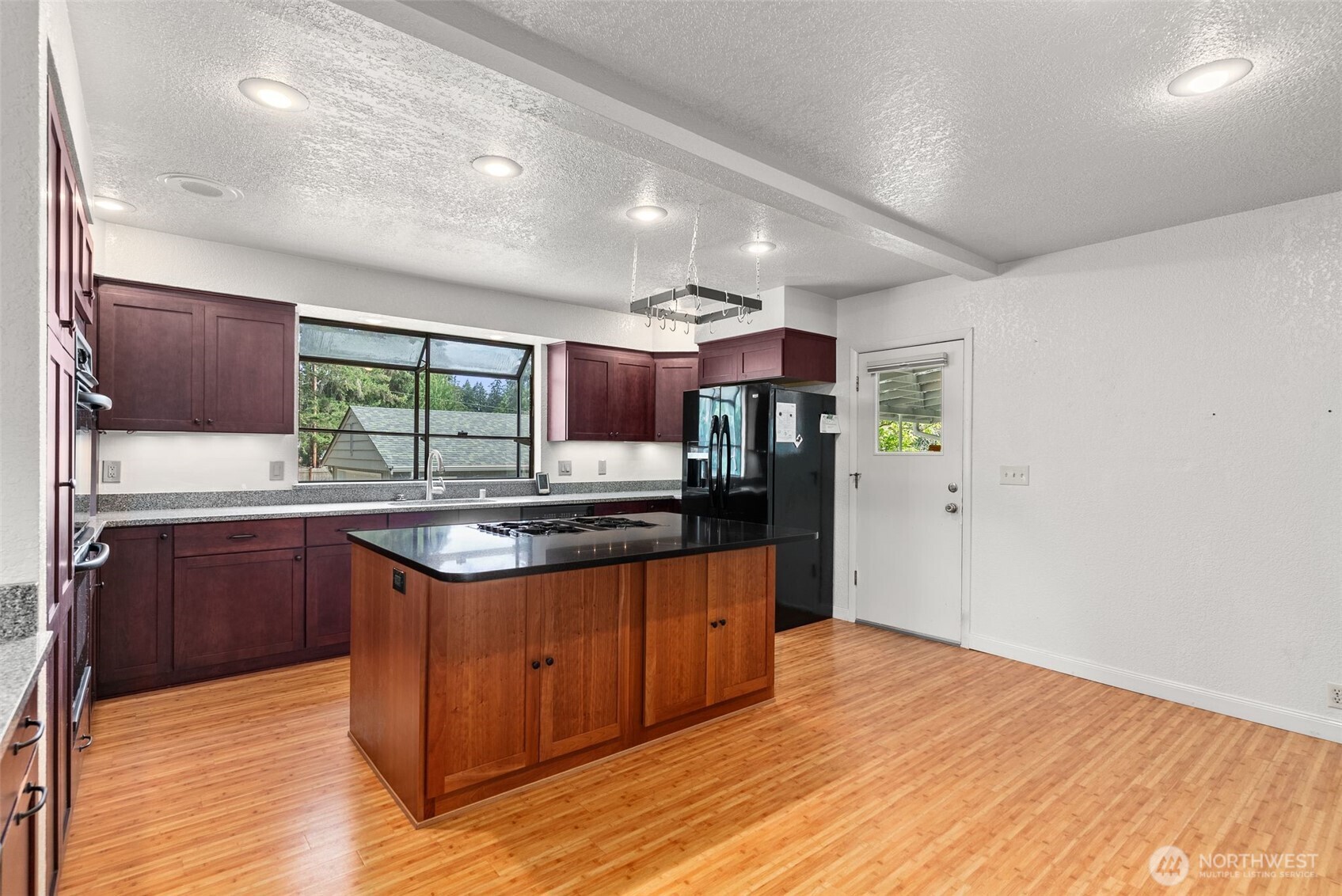 8123 Veterans Drive Property Photo 14