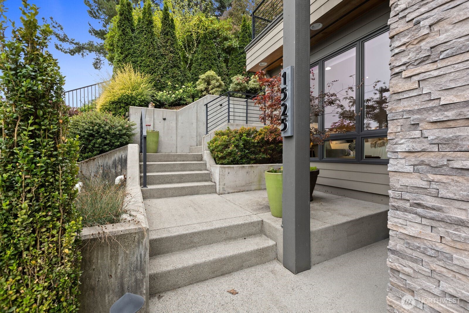 1525 36th Avenue Property Photo 2