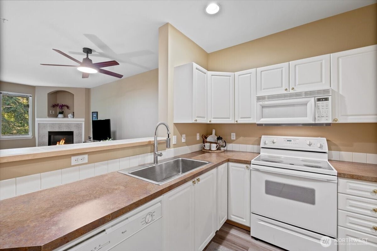 12712 Admiralty Way B204 Property Photo 12