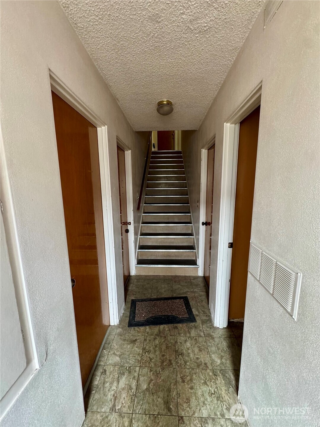 702 Main Property Photo 8