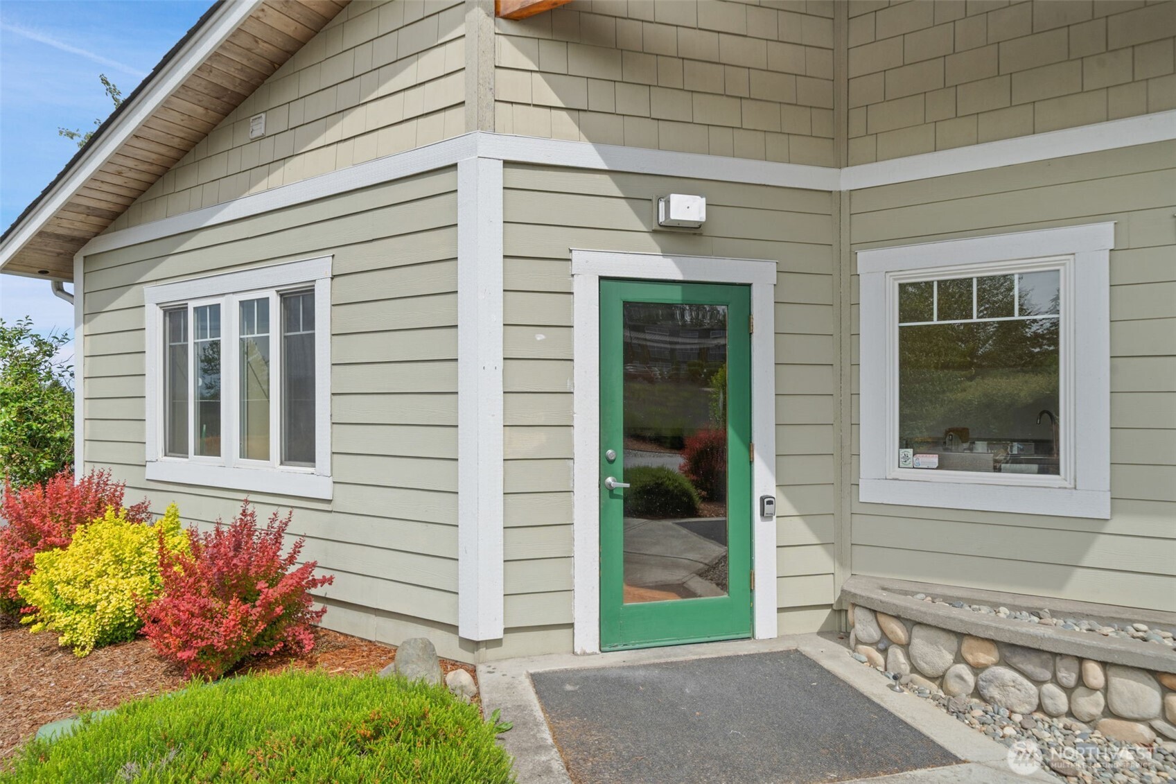 261043 Highway 101 C Property Photo 3
