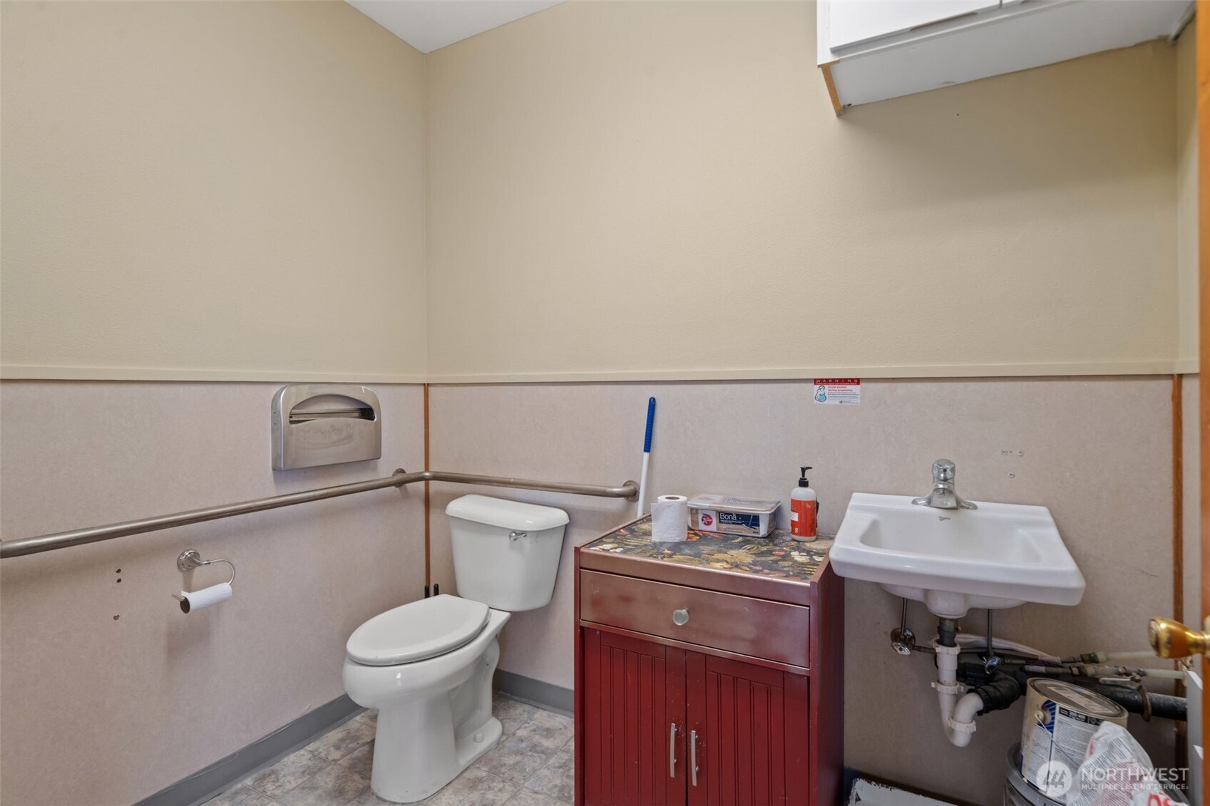 261043 Highway 101 C Property Photo 7