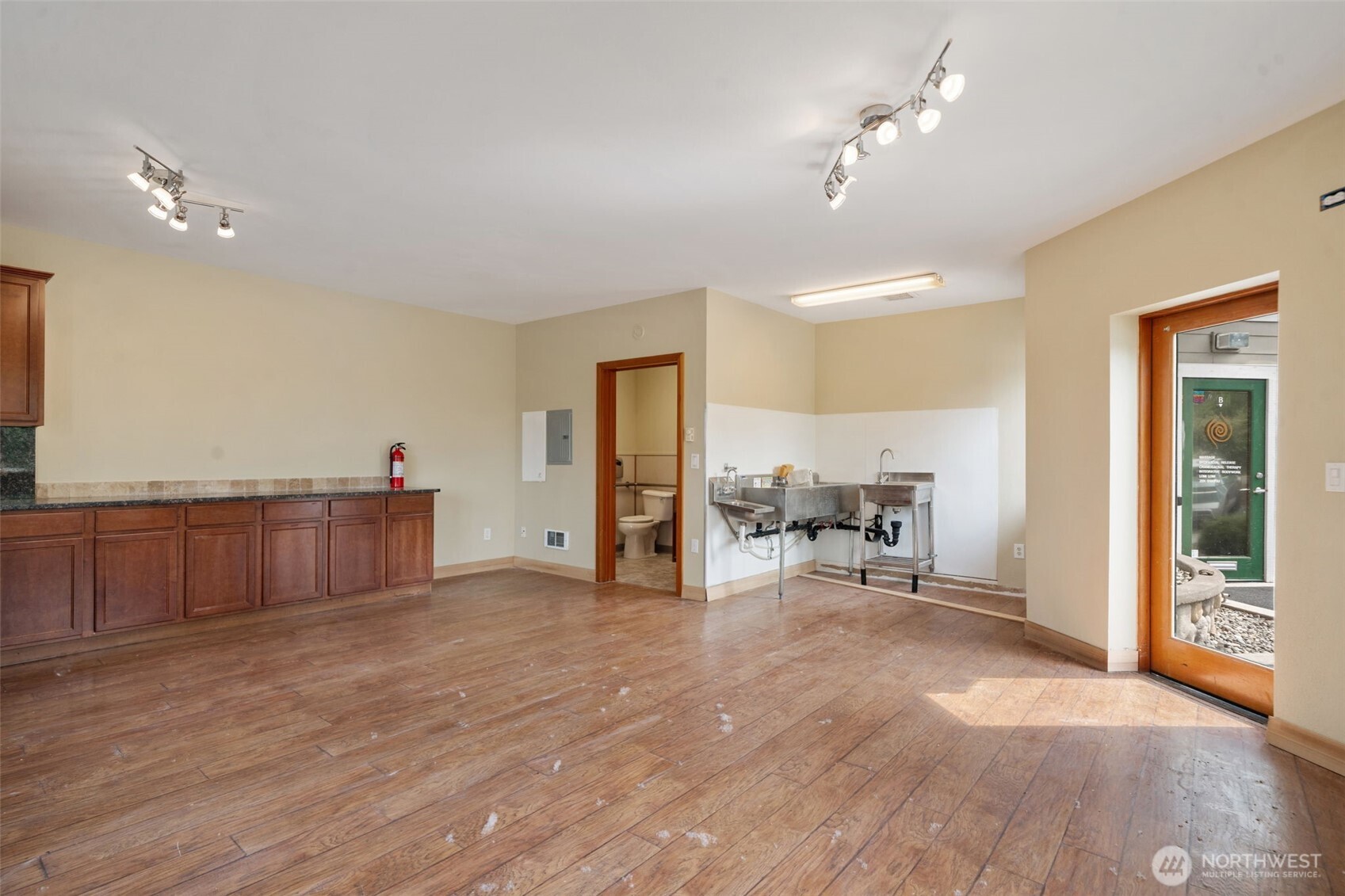 261043 Highway 101 C Property Photo 12