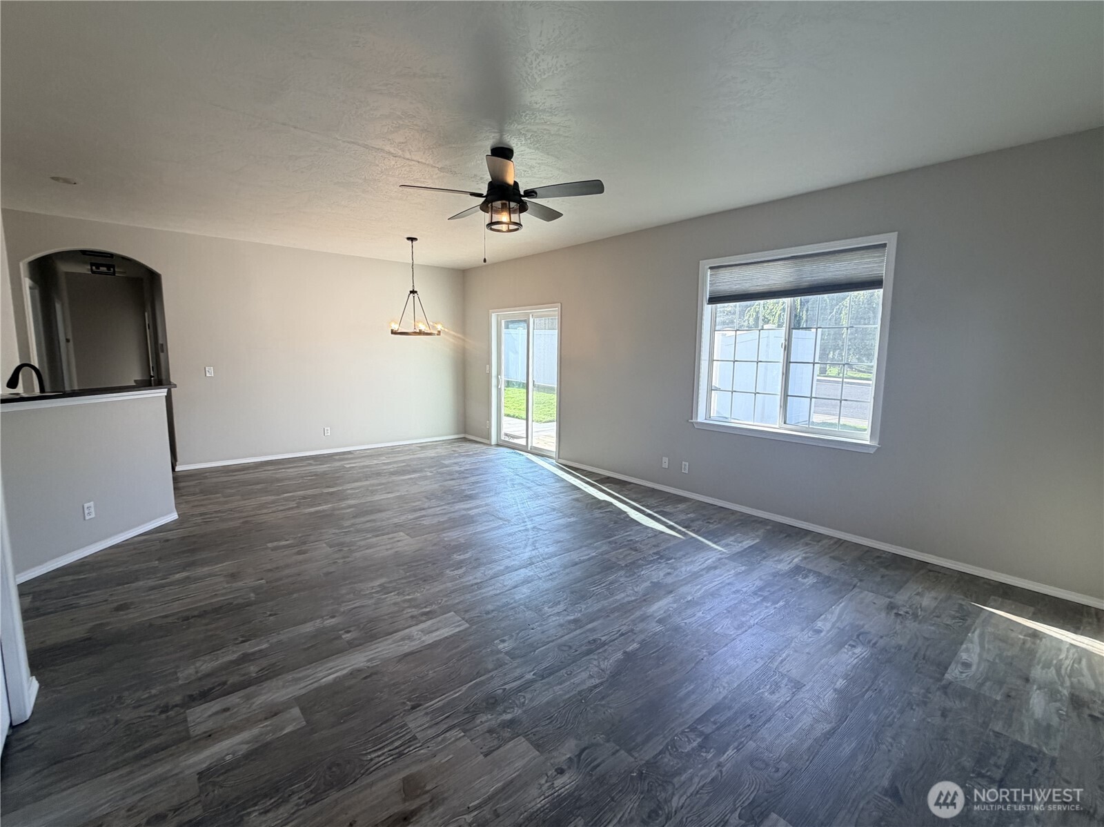 777 Se Magnoni Property Photo 4