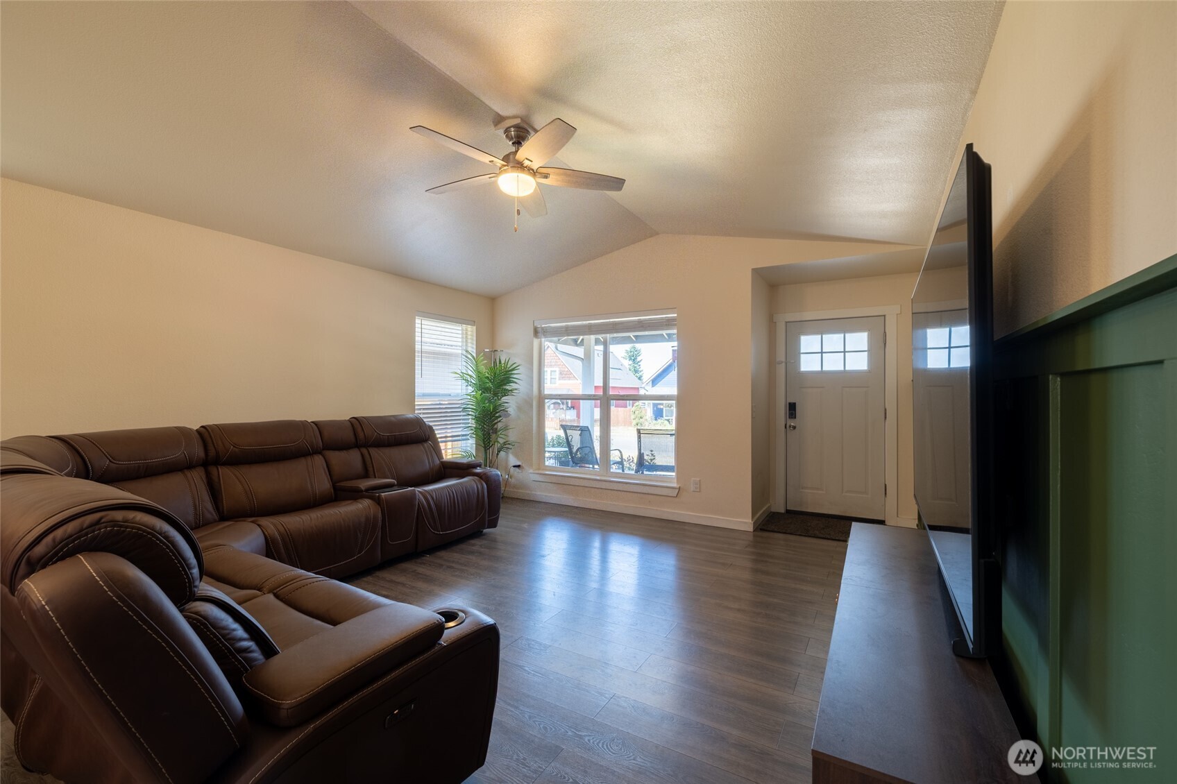1418 Windsor Avenue Property Photo 4
