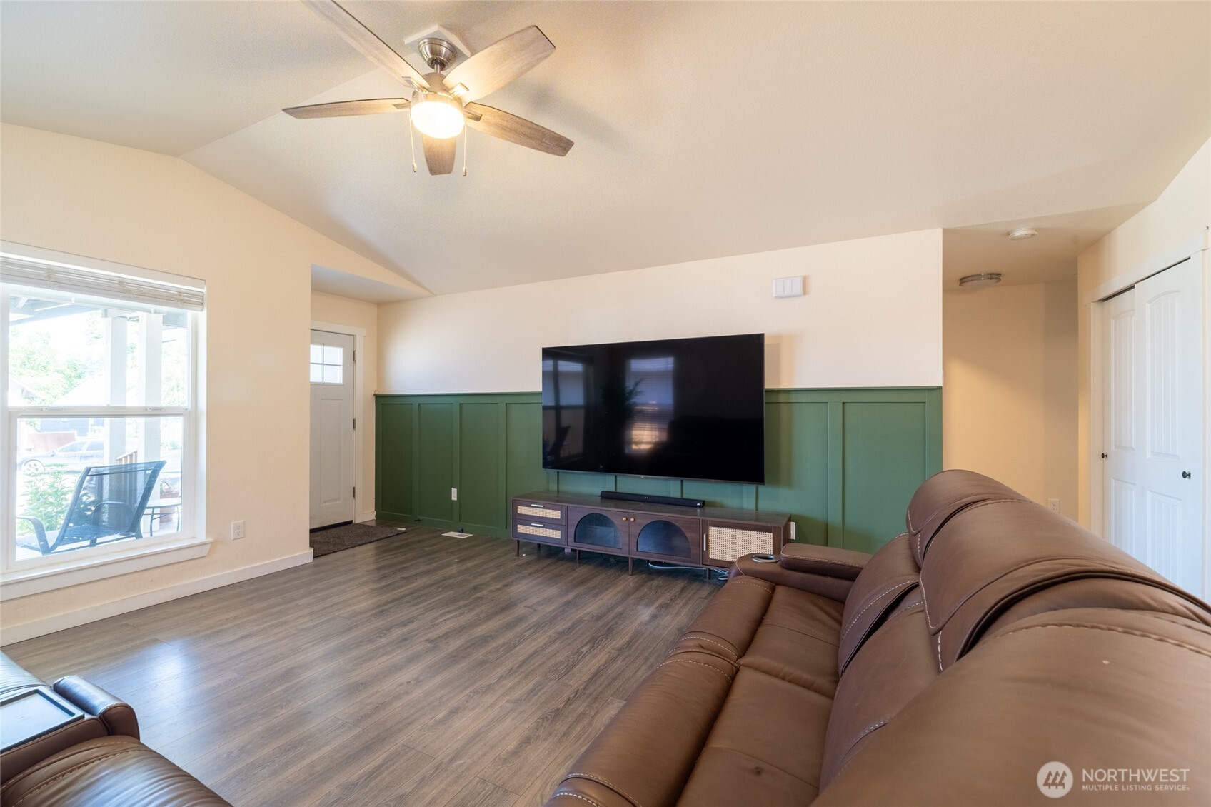 1418 Windsor Avenue Property Photo 5