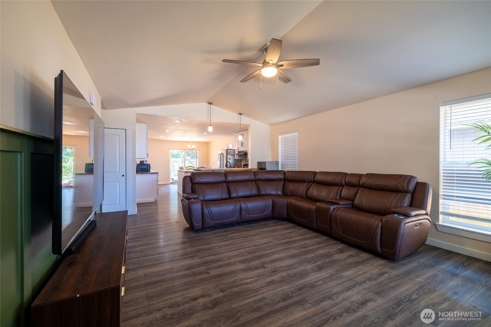 1418 Windsor Avenue Property Photo 6