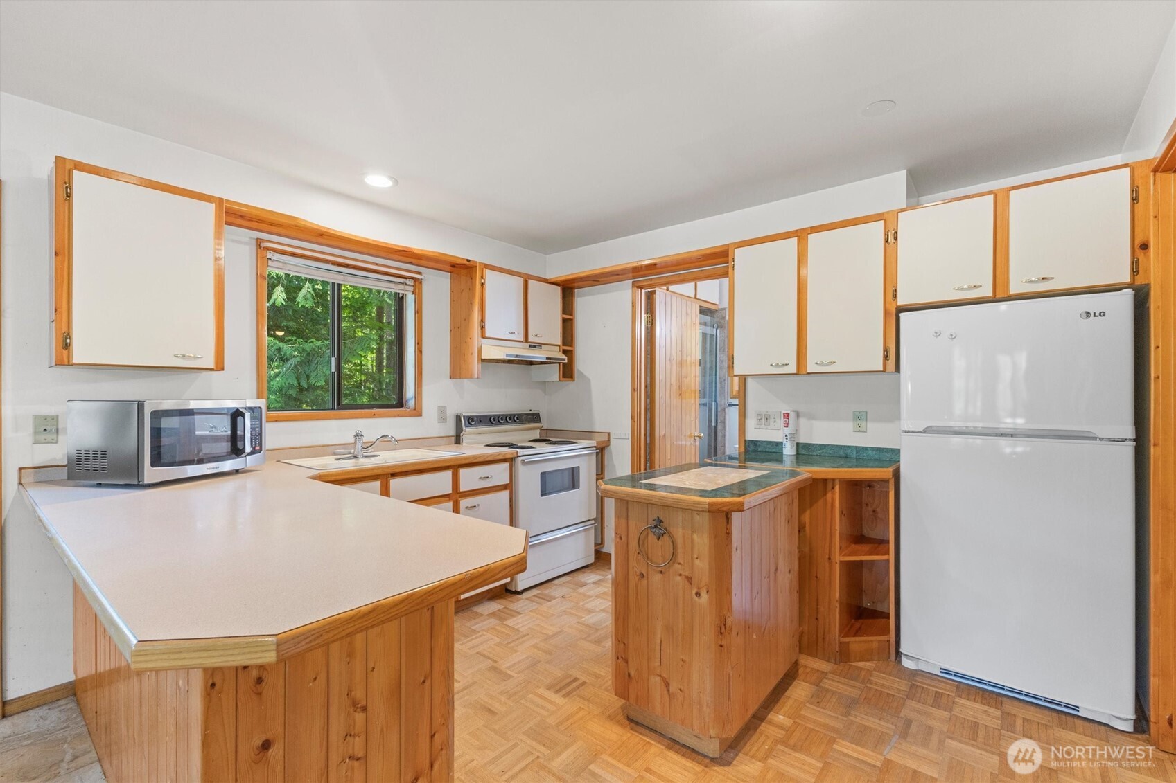 8625 Golden Valley Drive Property Photo 10