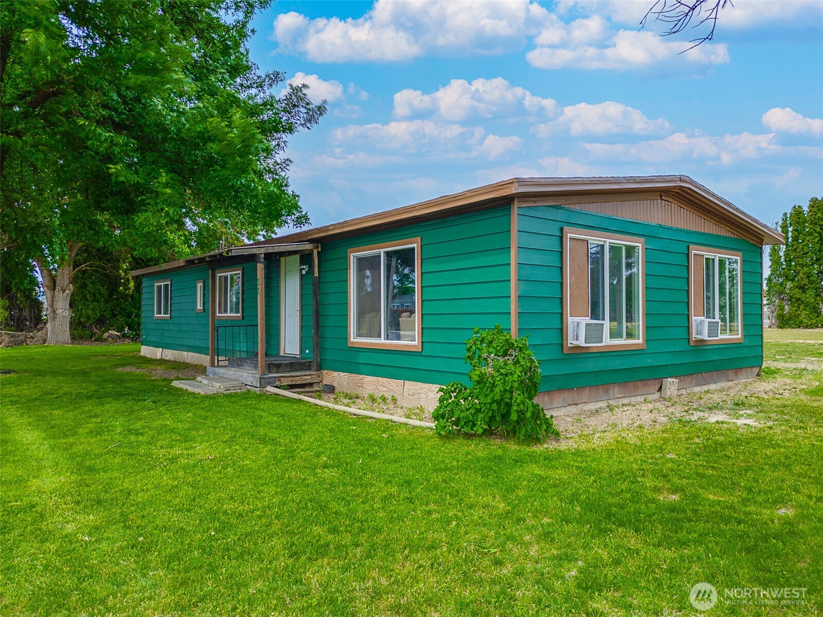 37 35 D Street Property Photo 3