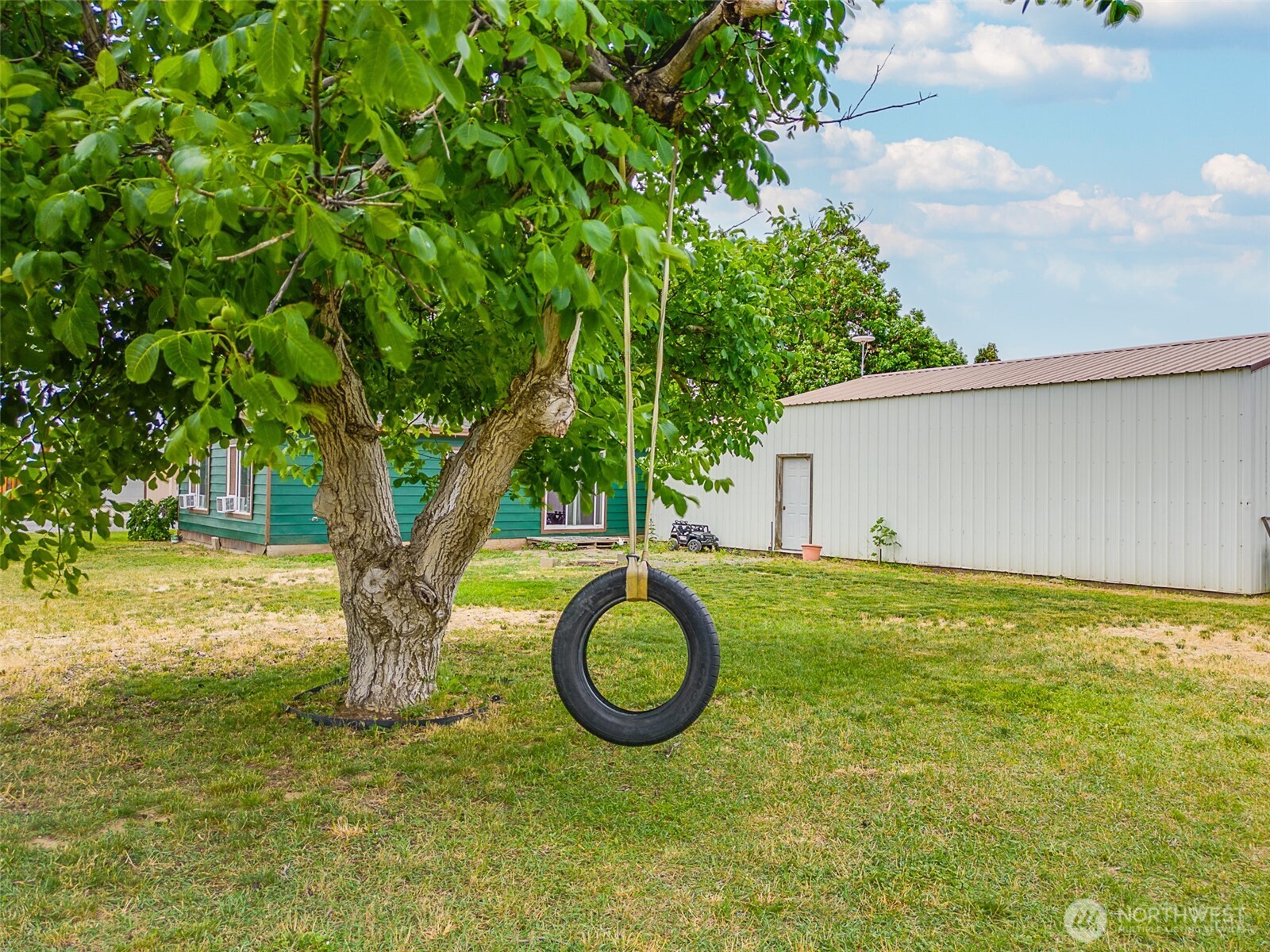 37 35 D Street Property Photo 22