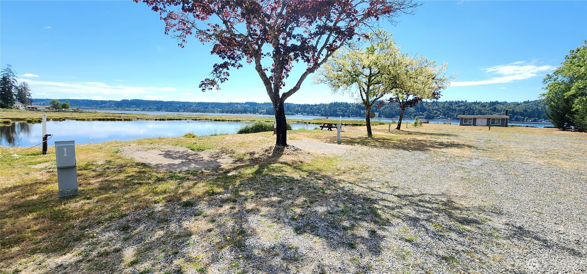 621 Ne Gladwin Road 1 Property Photo 2