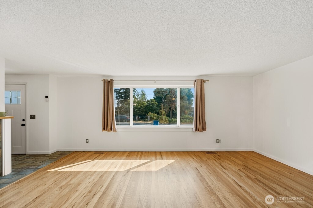 17953 48th Avenue Property Photo 3
