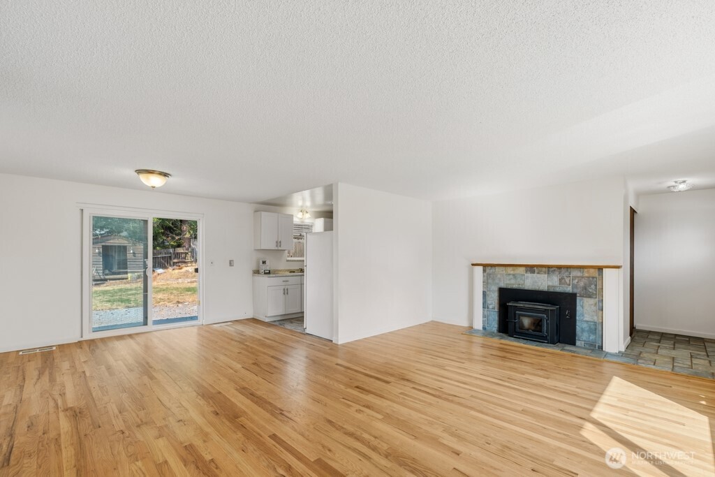 17953 48th Avenue Property Photo 4