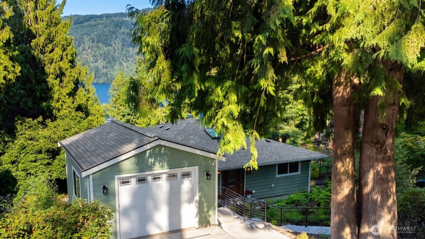 44 Windward Property Photo 3