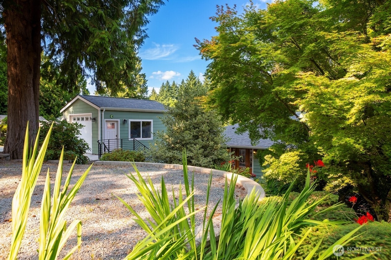 44 Windward Property Photo 4