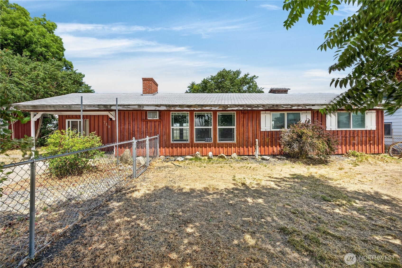 719 S Catalpa Property Photo 1