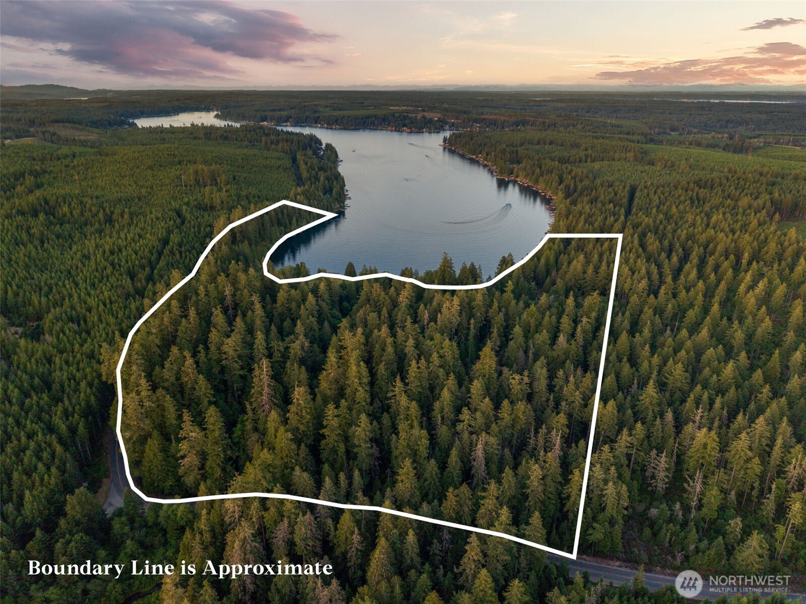 1052 E Mason Lake Drive Property Photo 4