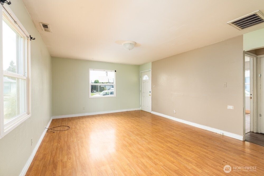 307 Cypress Property Photo 5