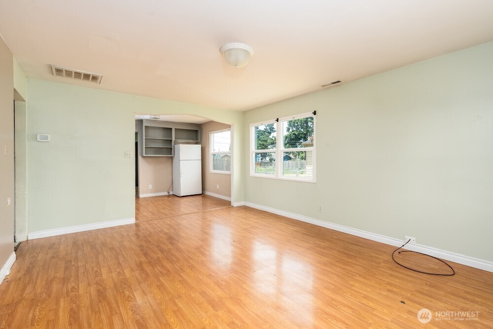 307 Cypress Property Photo 6