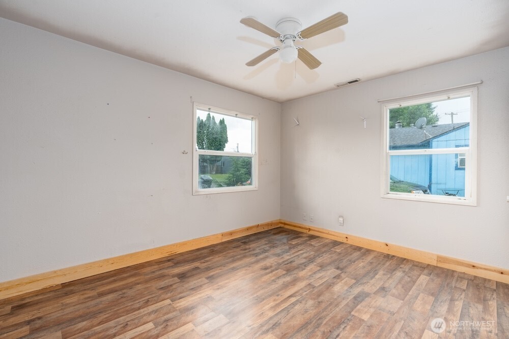 307 Cypress Property Photo 24
