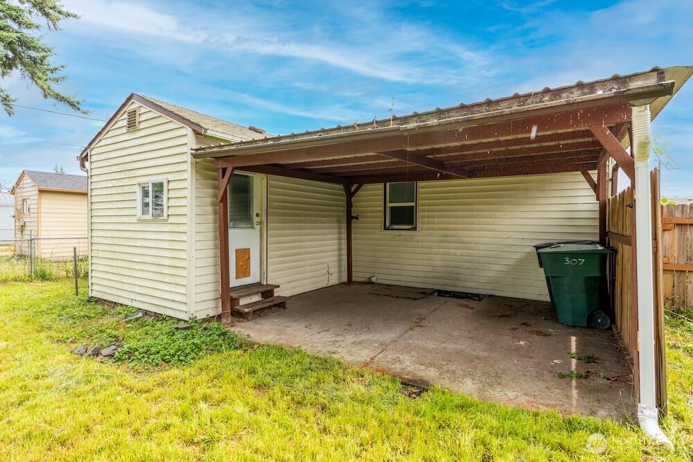 307 Cypress Property Photo 31