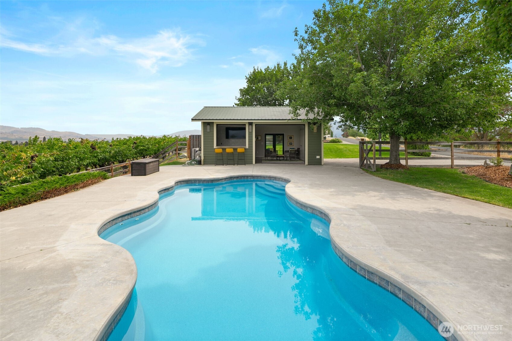 820 Summit Boulevard Property Photo 1