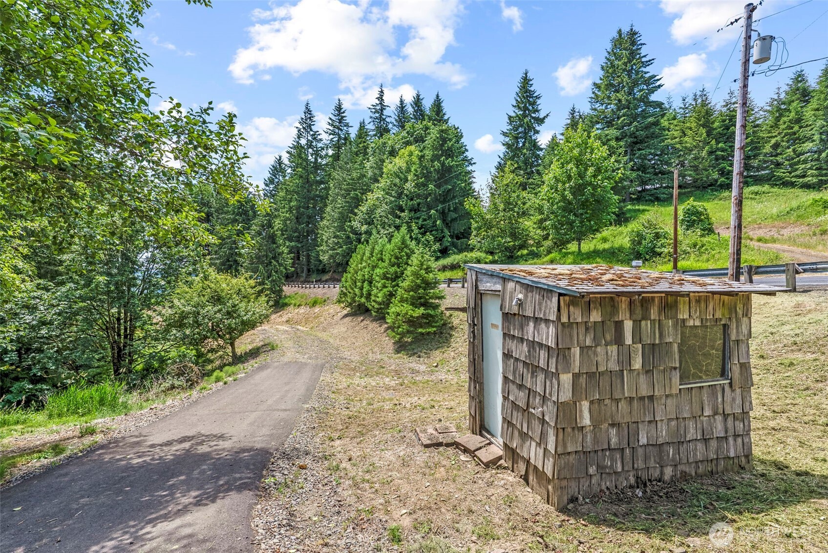 1899 Mt Pleasant Road Property Photo 17