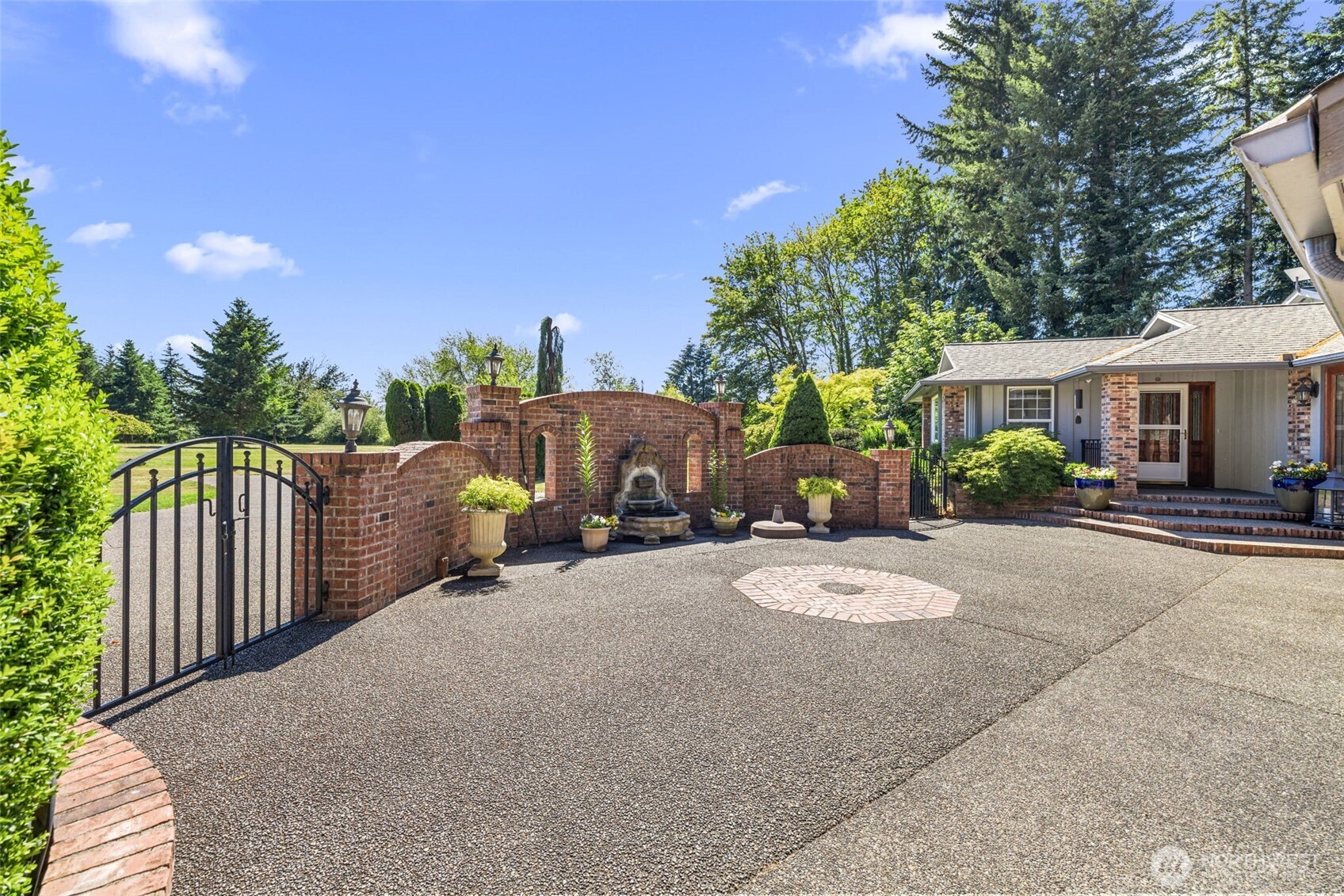 18525 Paulson Street Property Photo 4