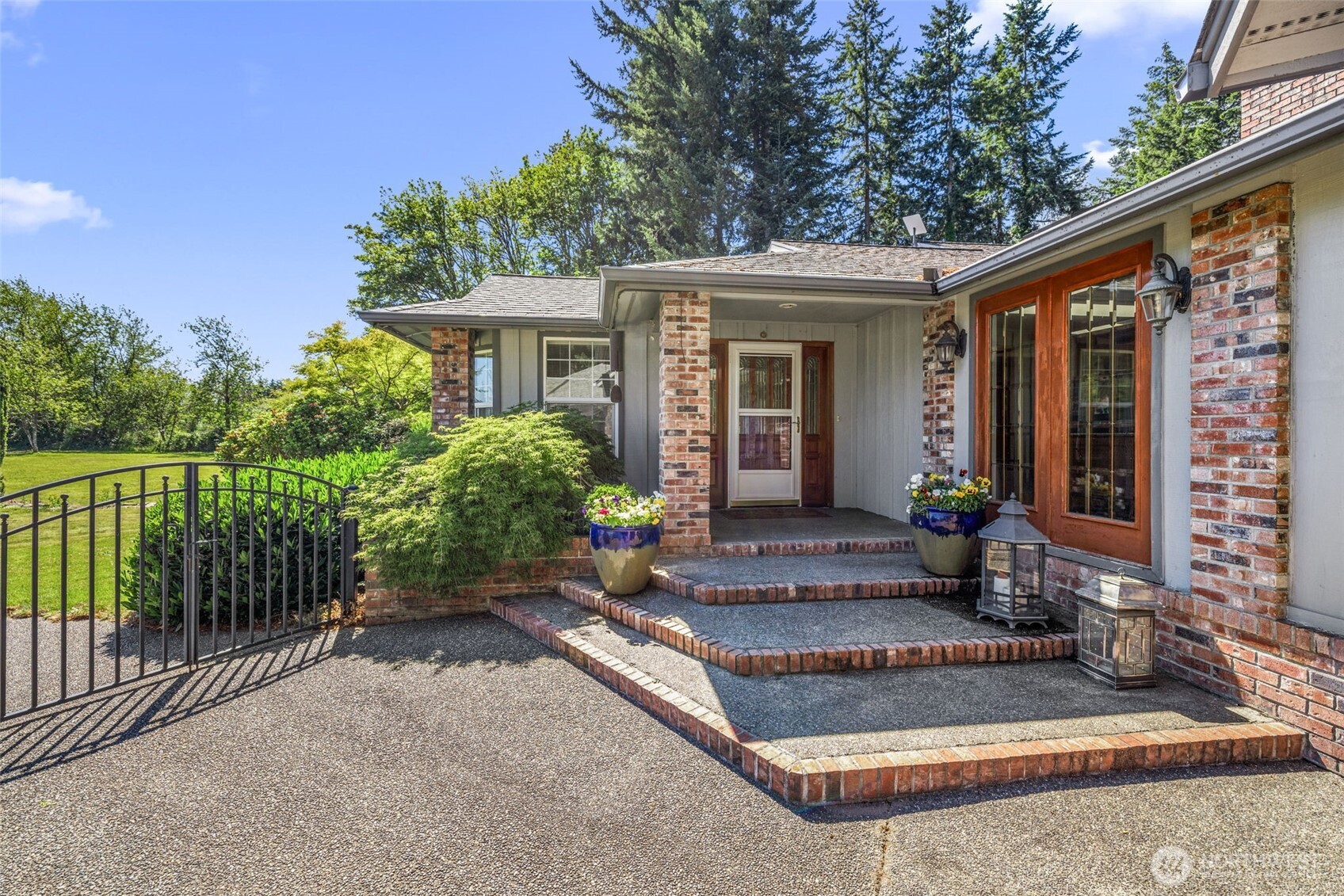 18525 Paulson Street Property Photo 5