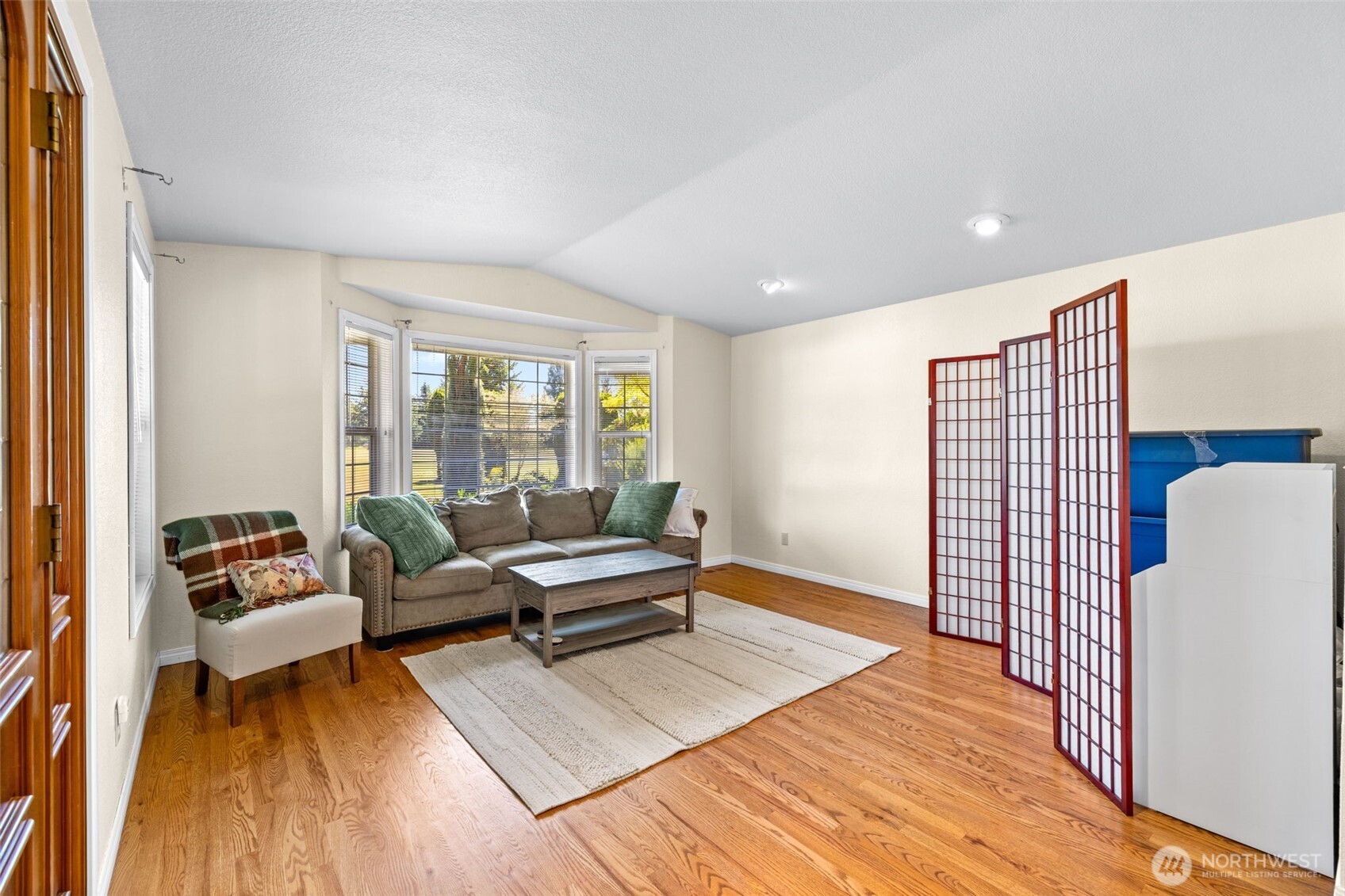 18525 Paulson Street Property Photo 15