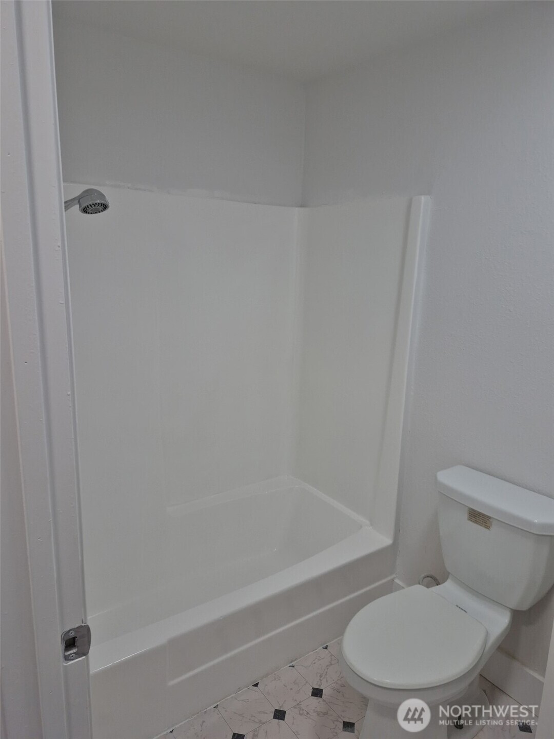 309 E 2nd Property Photo 10