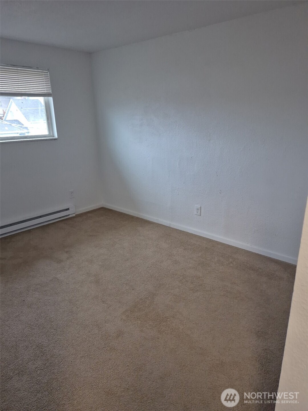309 E 2nd Property Photo 14
