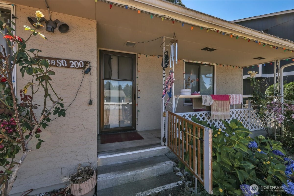 3039 S 200th Street Property Photo 2