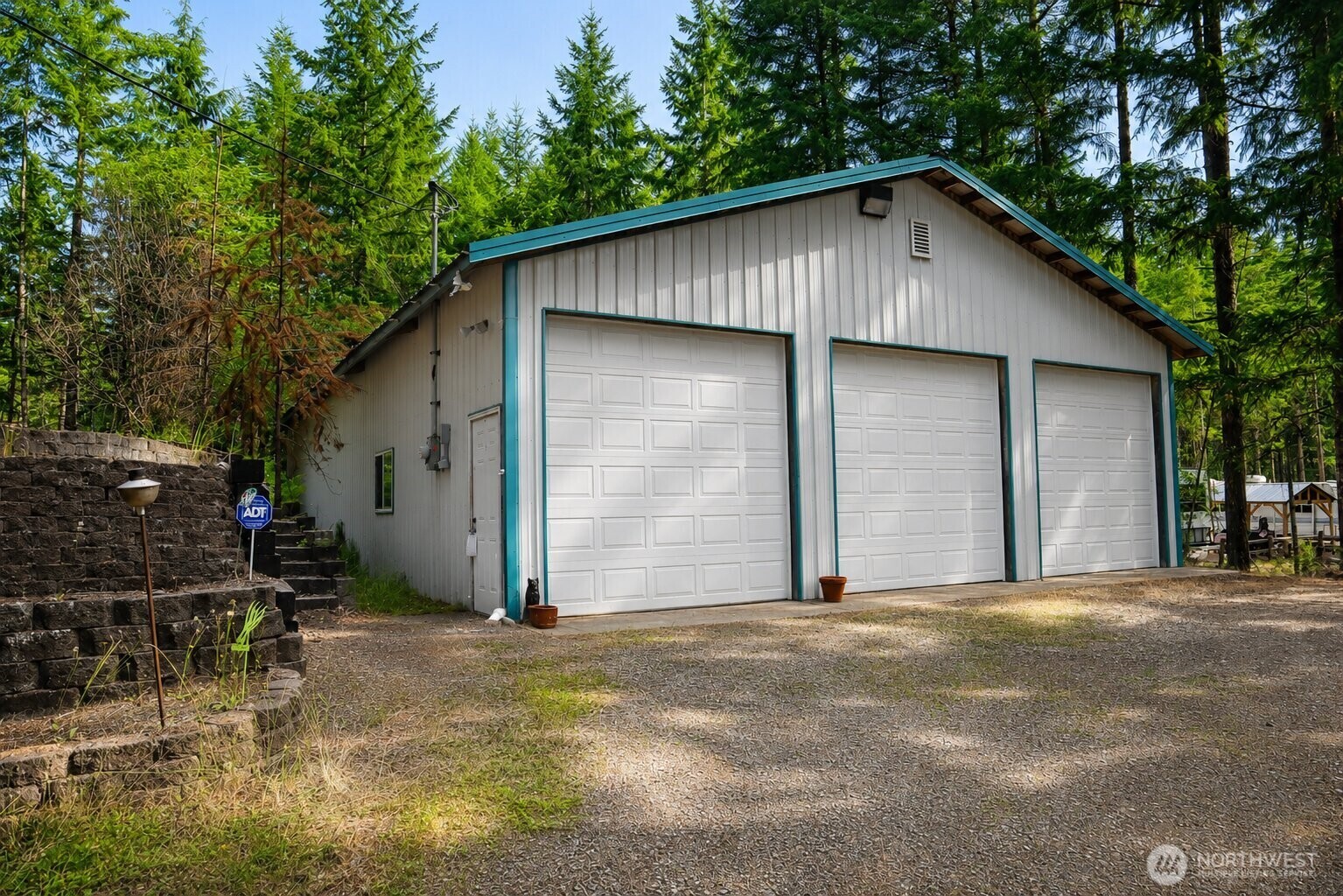 511 NE Lakeshore Drive Property Photo 1