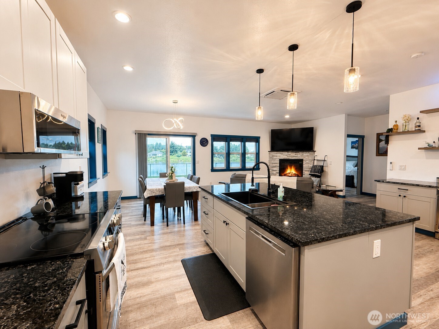 574 Weatherwax Loop Property Photo 9