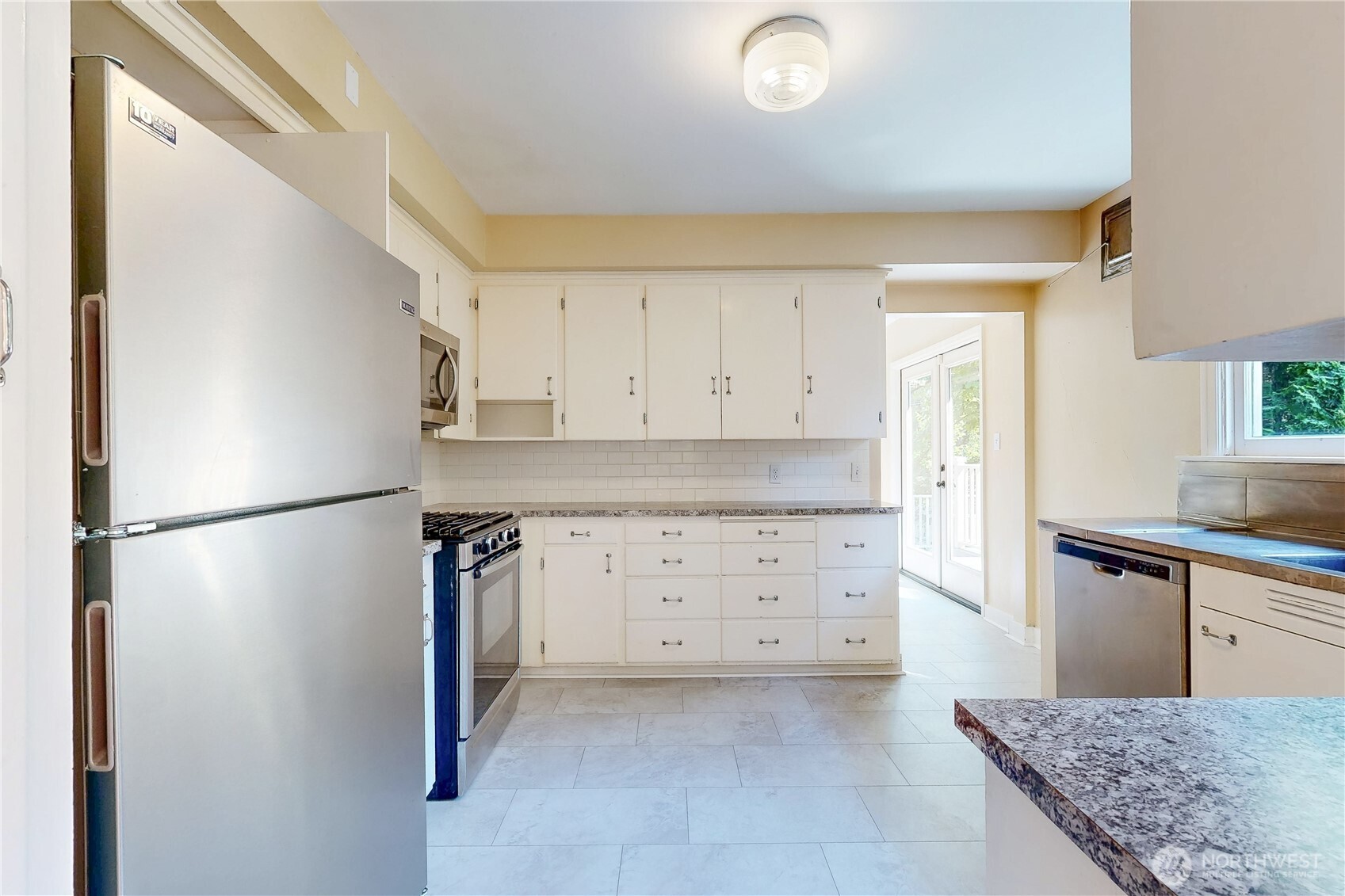 724 Valencia Street Property Photo 8