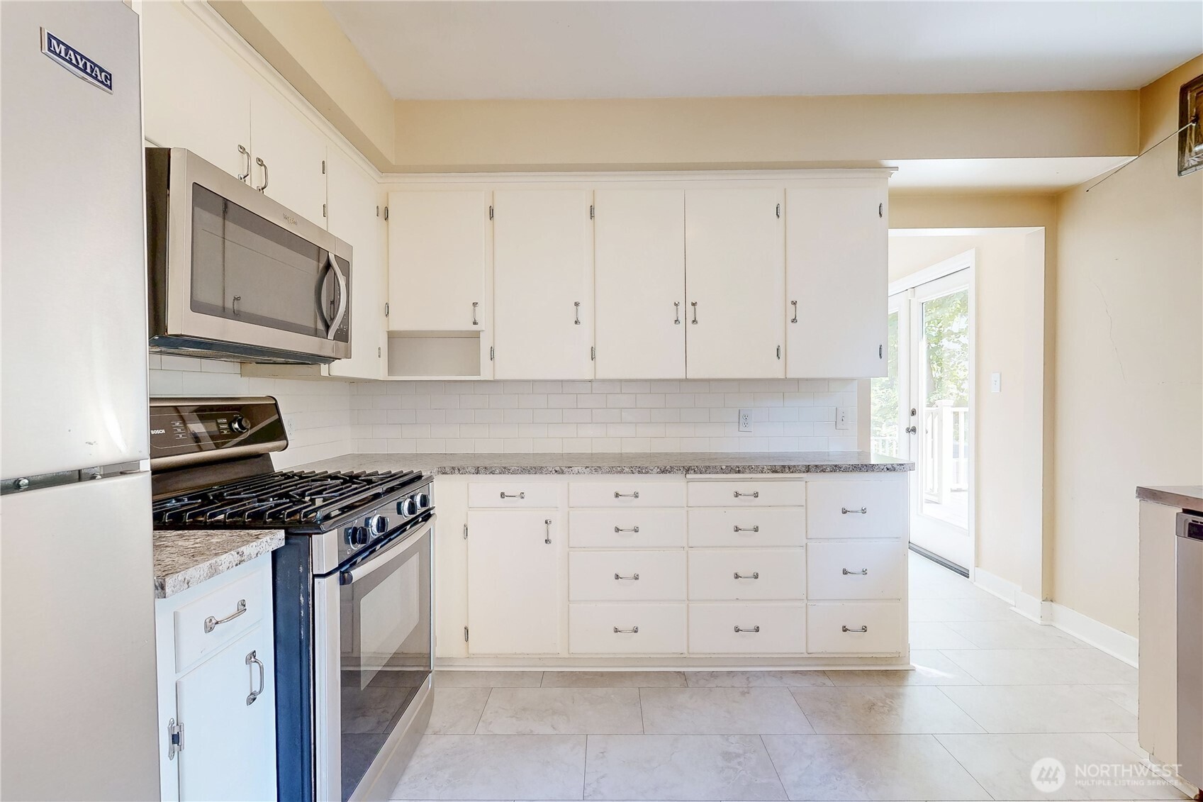 724 Valencia Street Property Photo 10