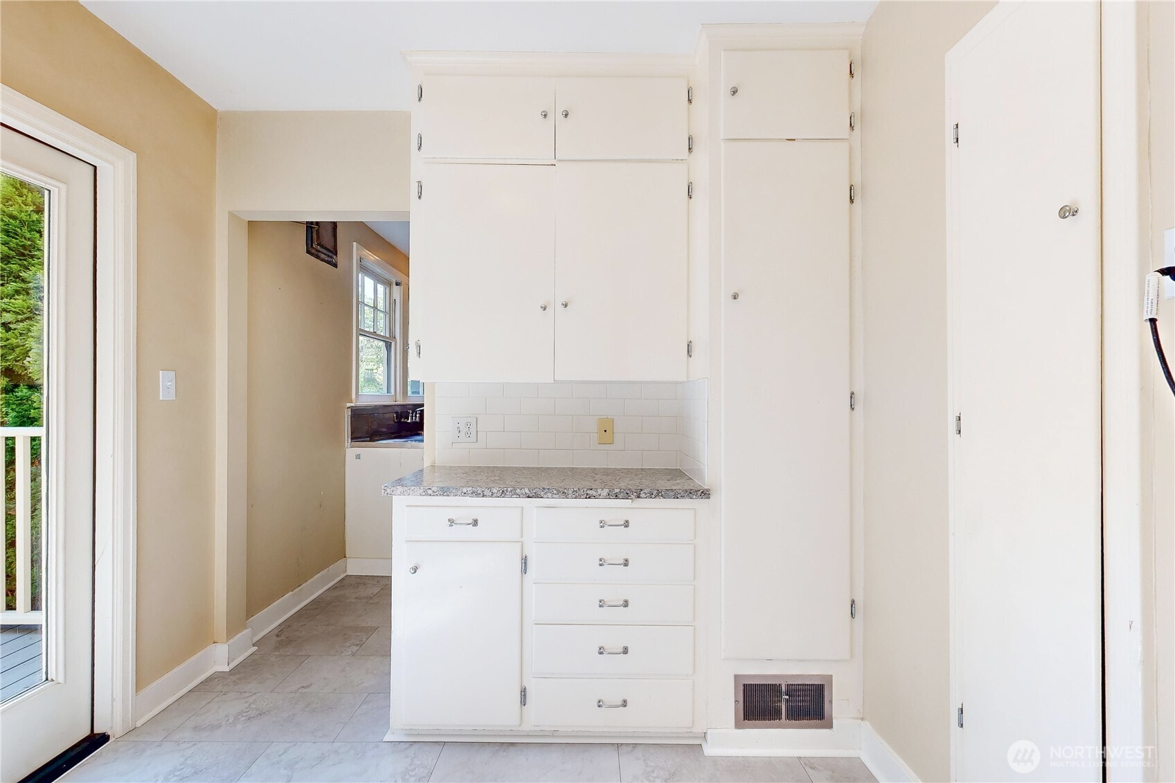 724 Valencia Street Property Photo 11