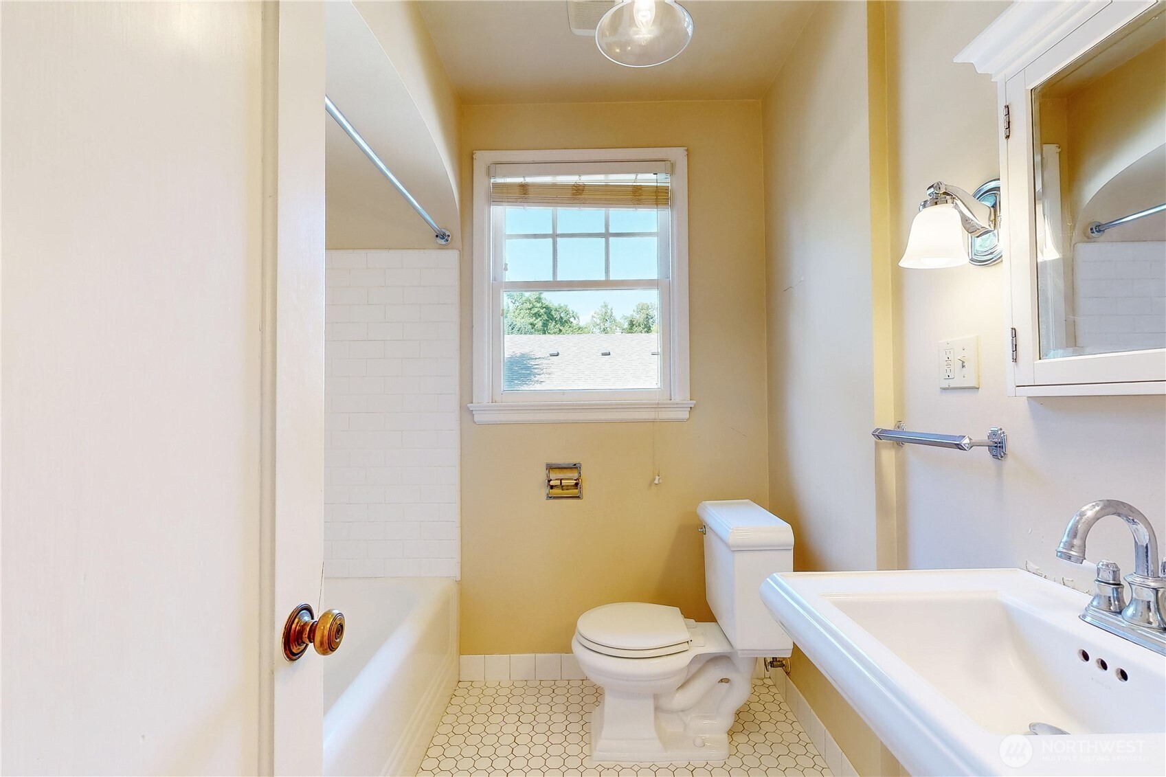724 Valencia Street Property Photo 15