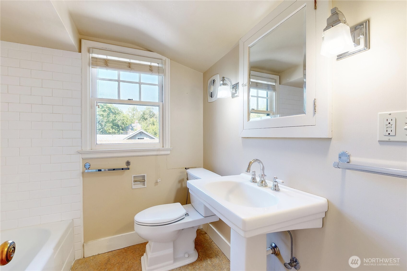 724 Valencia Street Property Photo 23