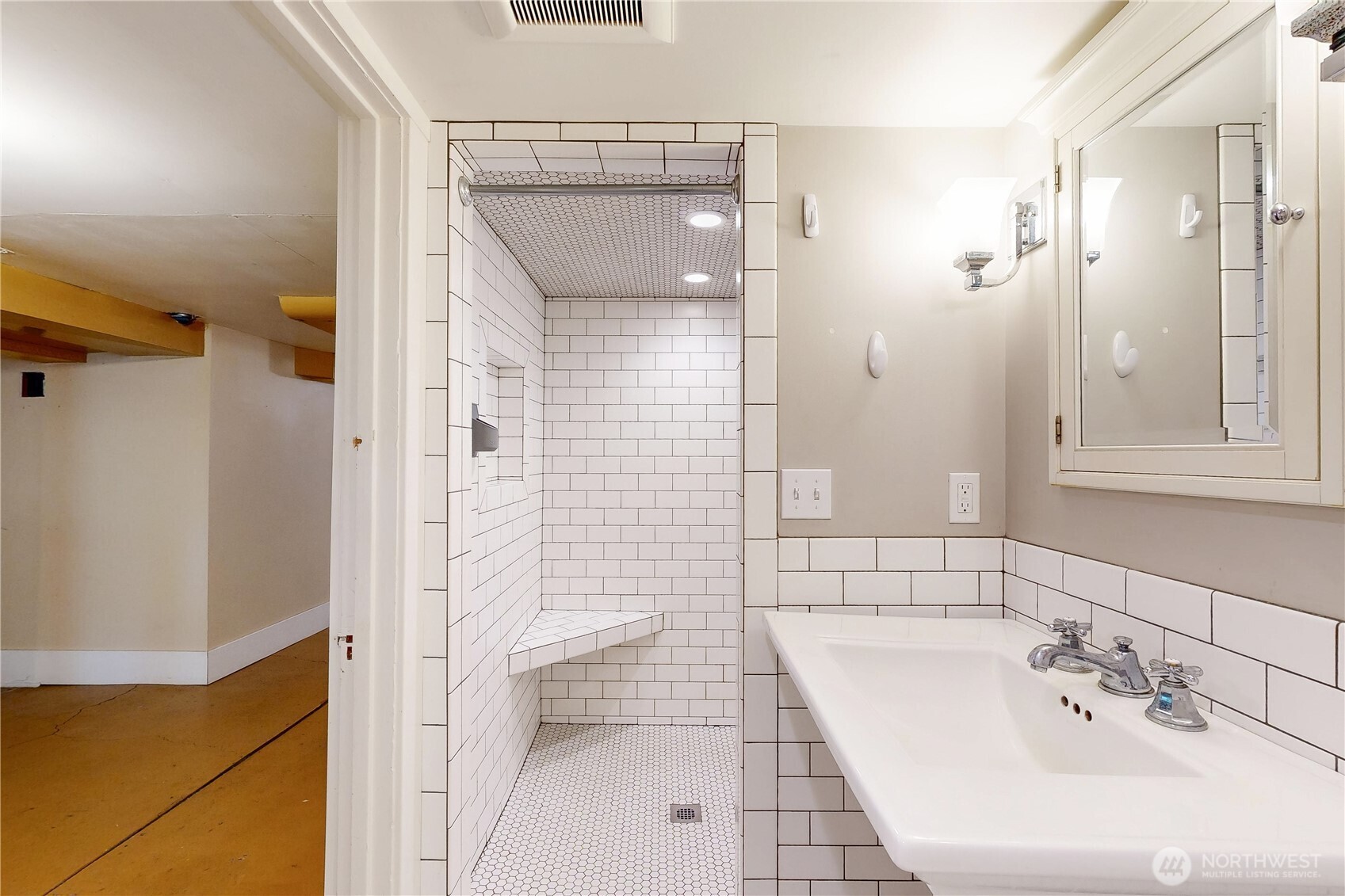 724 Valencia Street Property Photo 33