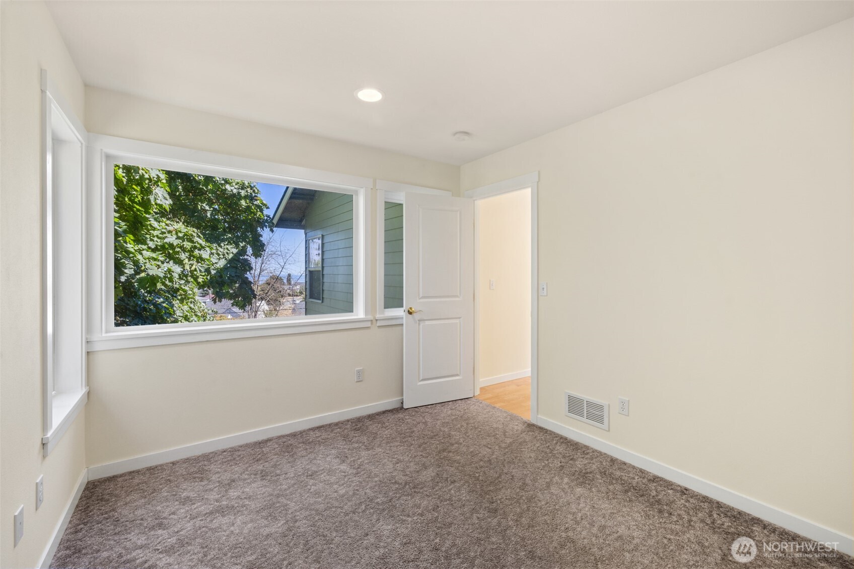 1311 E 5th Street Property Photo 11